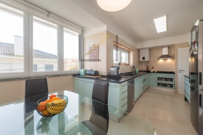 Moradia T2 para Venda em Carcavelos e Parede