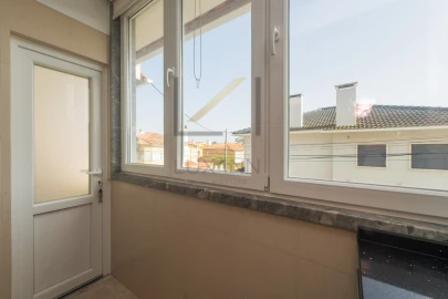Moradia T2 para Venda em Carcavelos e Parede