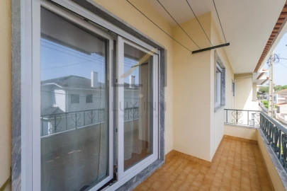 Moradia T2 para Venda em Carcavelos e Parede