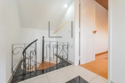 Moradia T2 para Venda em Carcavelos e Parede
