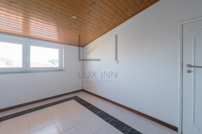 Moradia T2 para Venda em Carcavelos e Parede