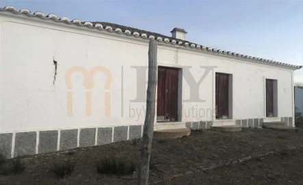 Moradia para Venda em São João dos Caldeireiros