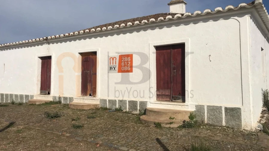 Moradia para Venda em São João dos Caldeireiros