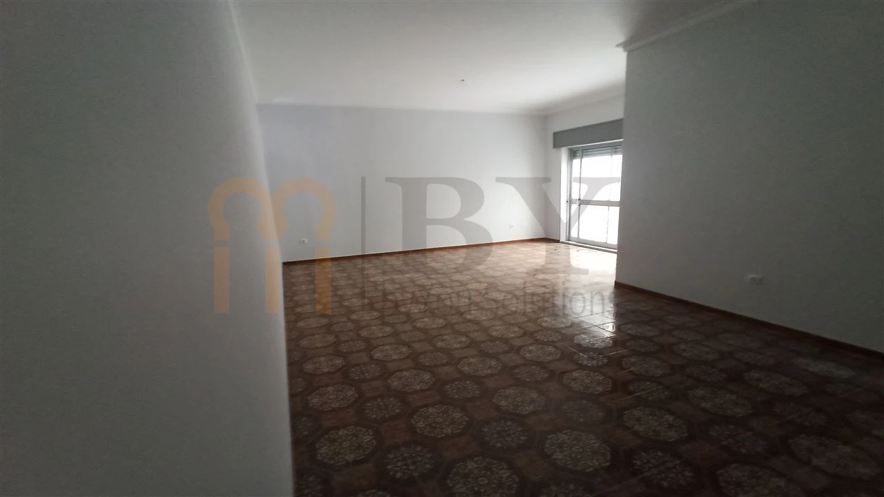 Apartamento T2 para Venda em Vila Real de Santo Antonio Foto 9