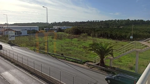 Terreno Comércio / Armazém para Venda em Faro (Sé e São Pedro)