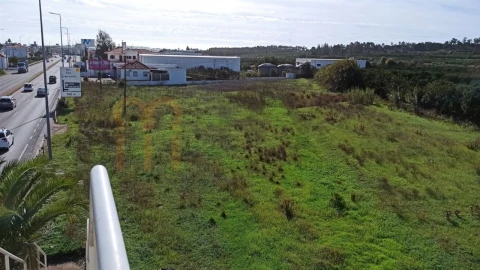 Terreno Comércio / Armazém para Venda em Faro (Sé e São Pedro)