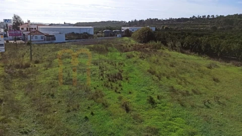 Terreno Comércio / Armazém para Venda em Faro (Sé e São Pedro)