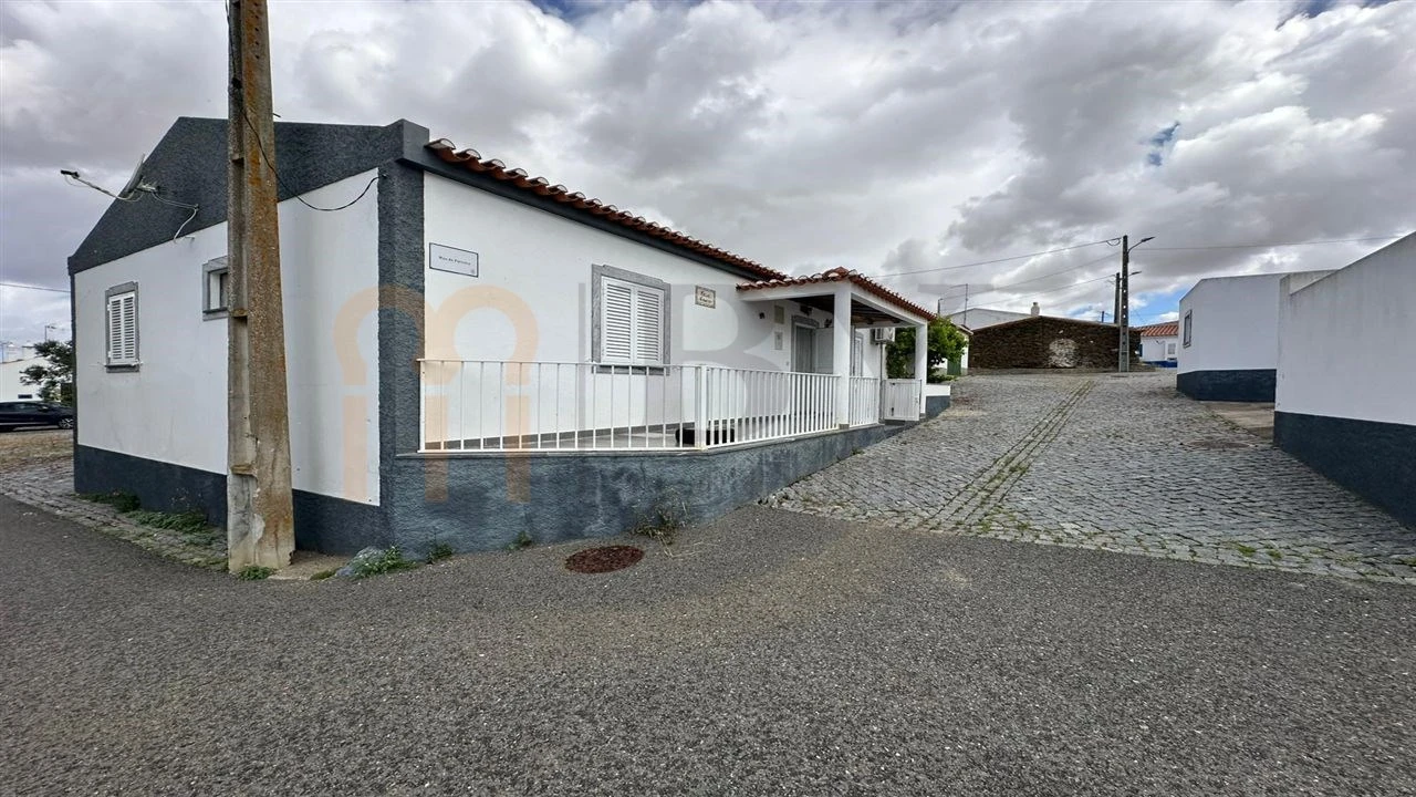 Moradia T3 para Venda em Alcaria Ruiva Foto 8