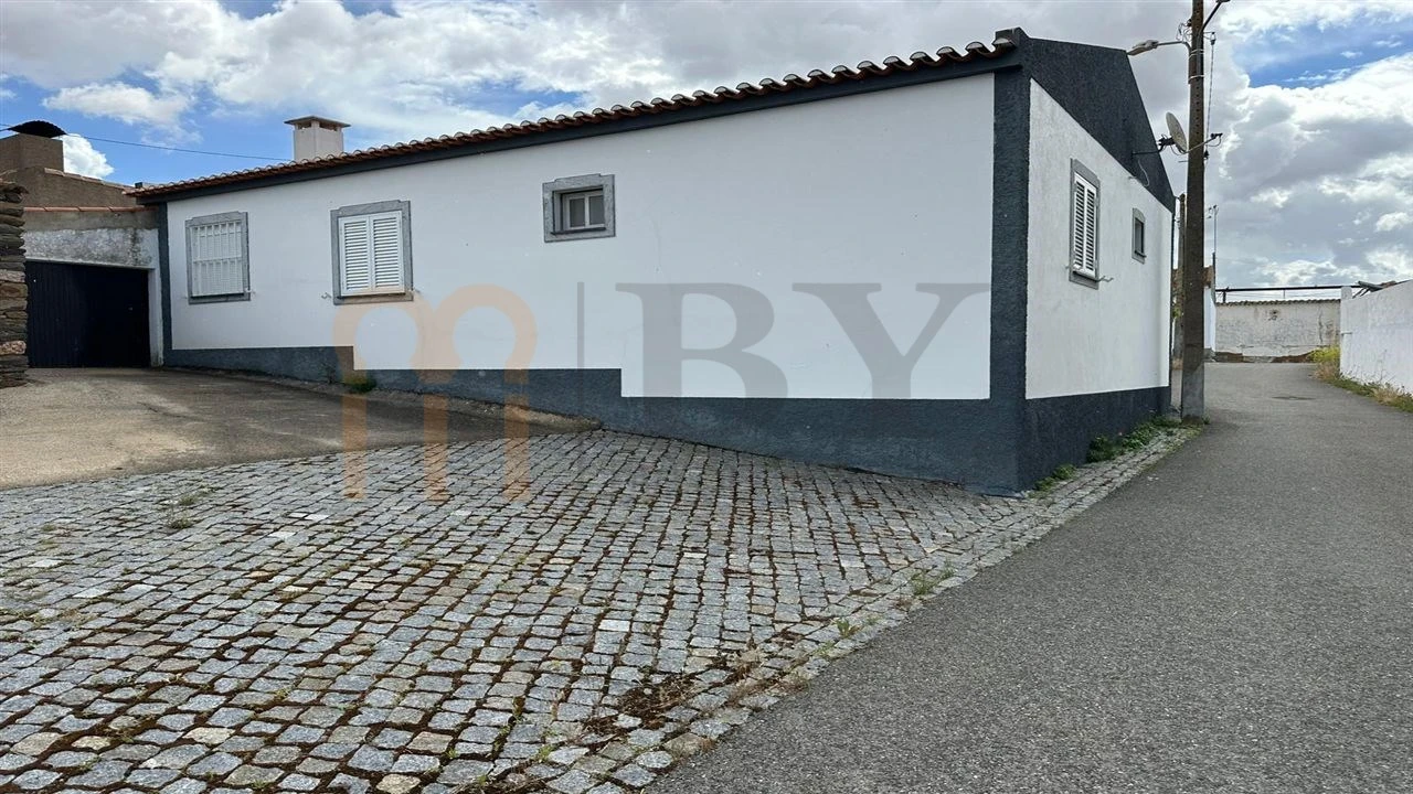 Moradia T3 para Venda em Alcaria Ruiva Foto 9