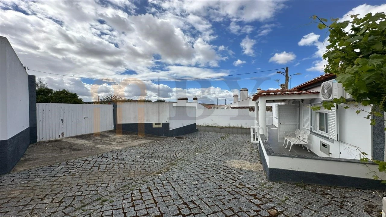 Moradia T3 para Venda em Alcaria Ruiva Foto 3
