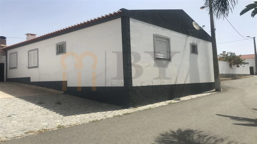 Moradia T3 para Venda em Alcaria Ruiva Foto 3