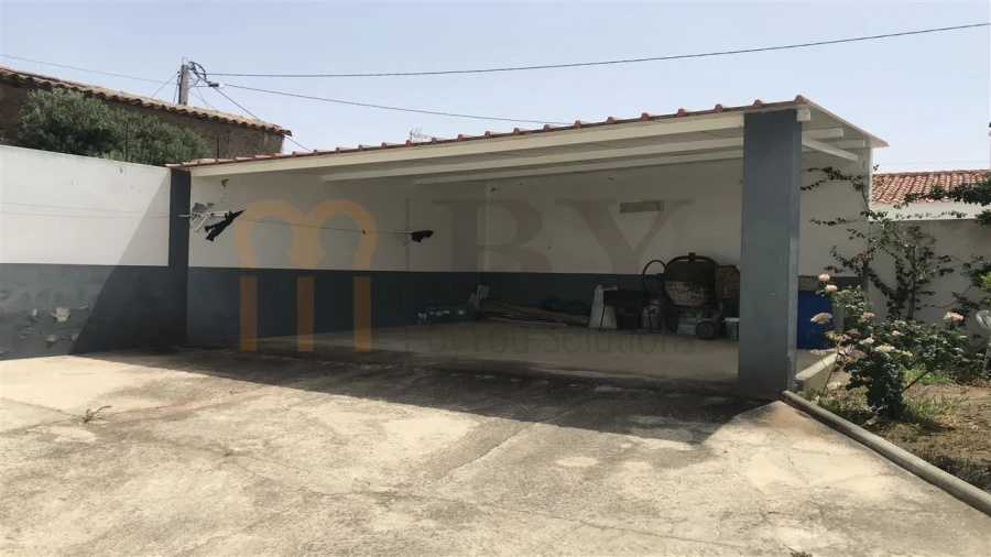 Moradia T3 para Venda em Alcaria Ruiva Foto 4