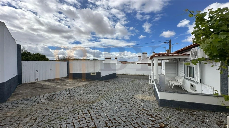 Moradia T3 para Venda em Alcaria Ruiva Foto 3