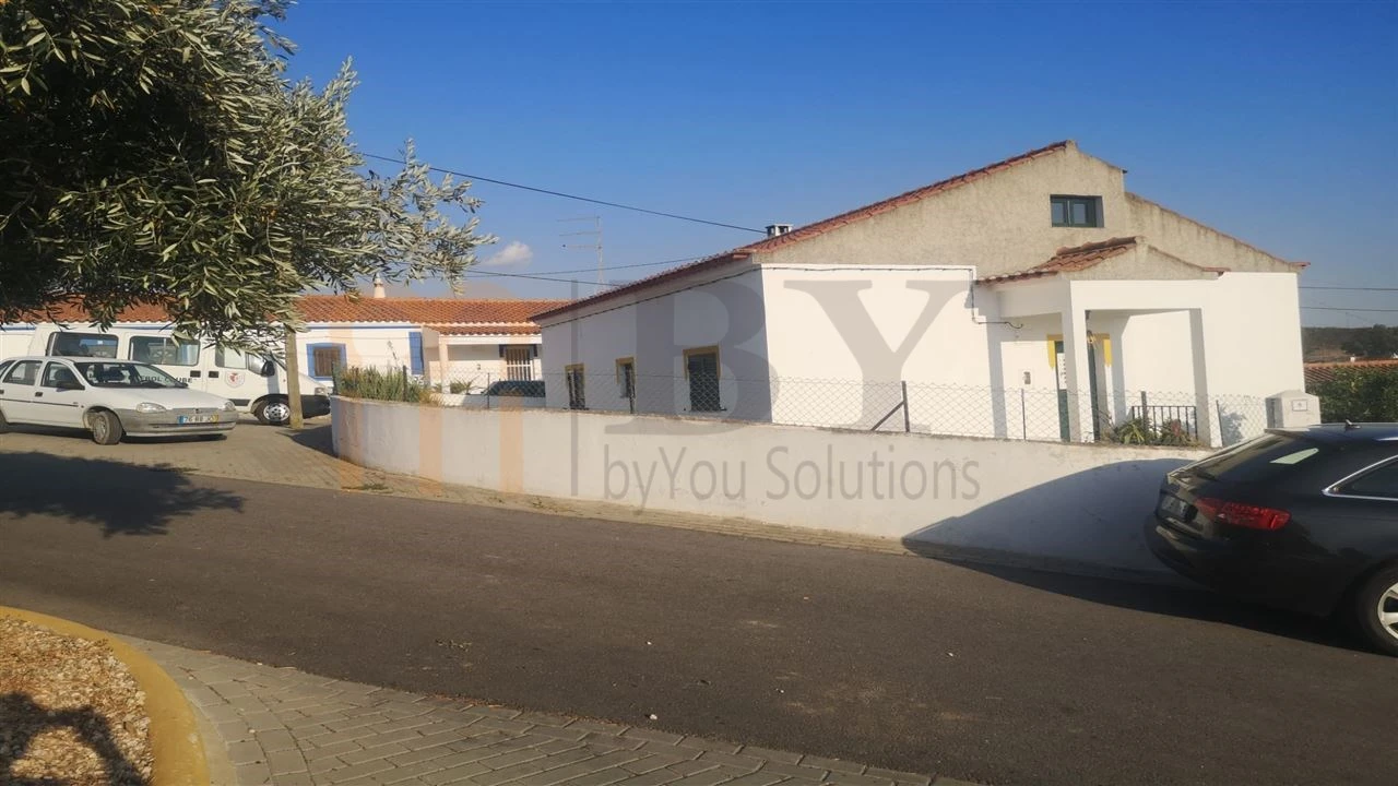 Moradia T3 para Venda em São João dos Caldeireiros Foto 2