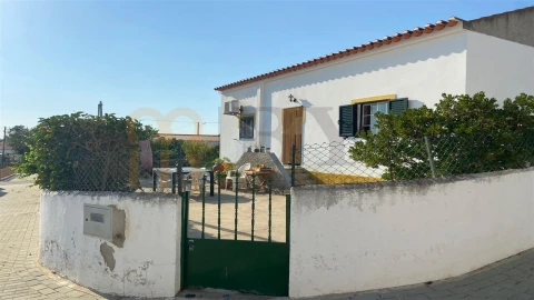 Moradia T3 para Venda em São João dos Caldeireiros