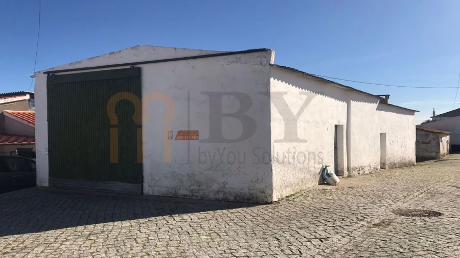 Armazém para Venda em São João dos Caldeireiros