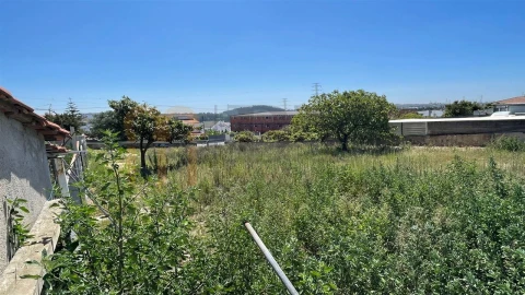 Terreno para Venda em Queluz e Belas