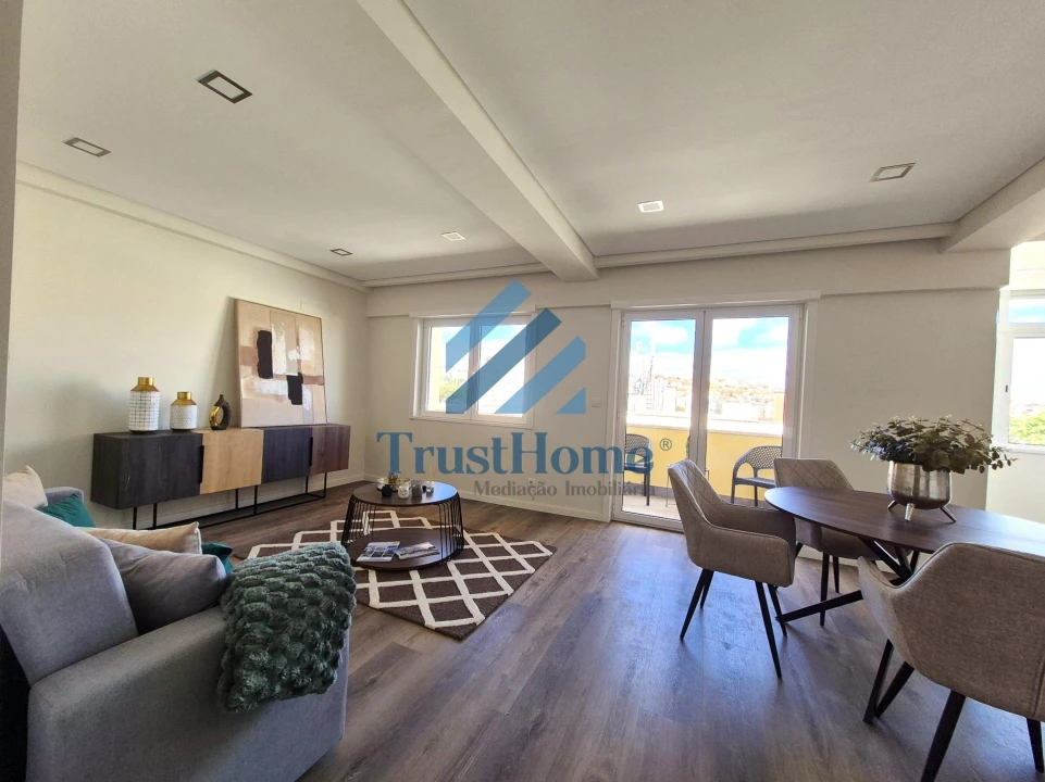 Apartamento T3 para Venda em Benfica Foto 2