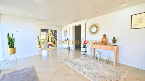 Moradia T6 para Venda em Arcozelo