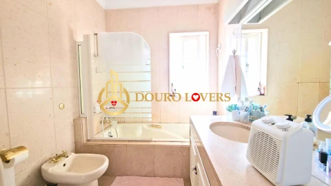 Moradia T6 para Venda em Arcozelo