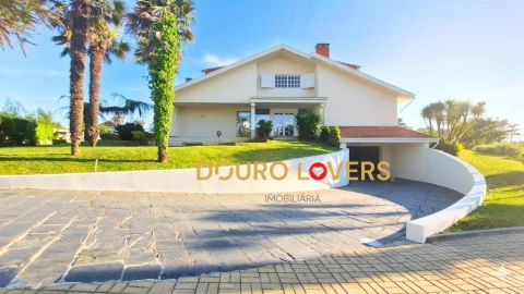 Moradia T6 para Venda em Arcozelo