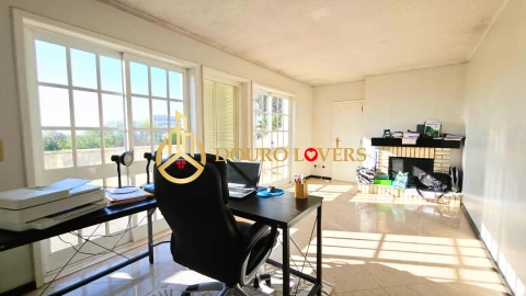 Moradia T6 para Venda em Arcozelo