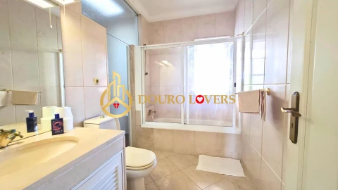 Moradia T6 para Venda em Arcozelo