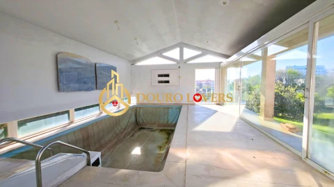 Moradia T6 para Venda em Arcozelo