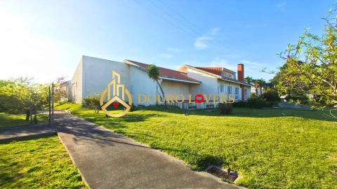 Moradia T6 para Venda em Arcozelo