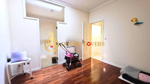 Moradia T6 para Venda em Arcozelo