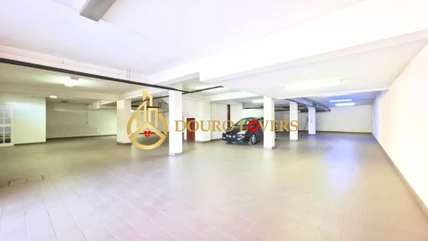 Moradia T6 para Venda em Arcozelo