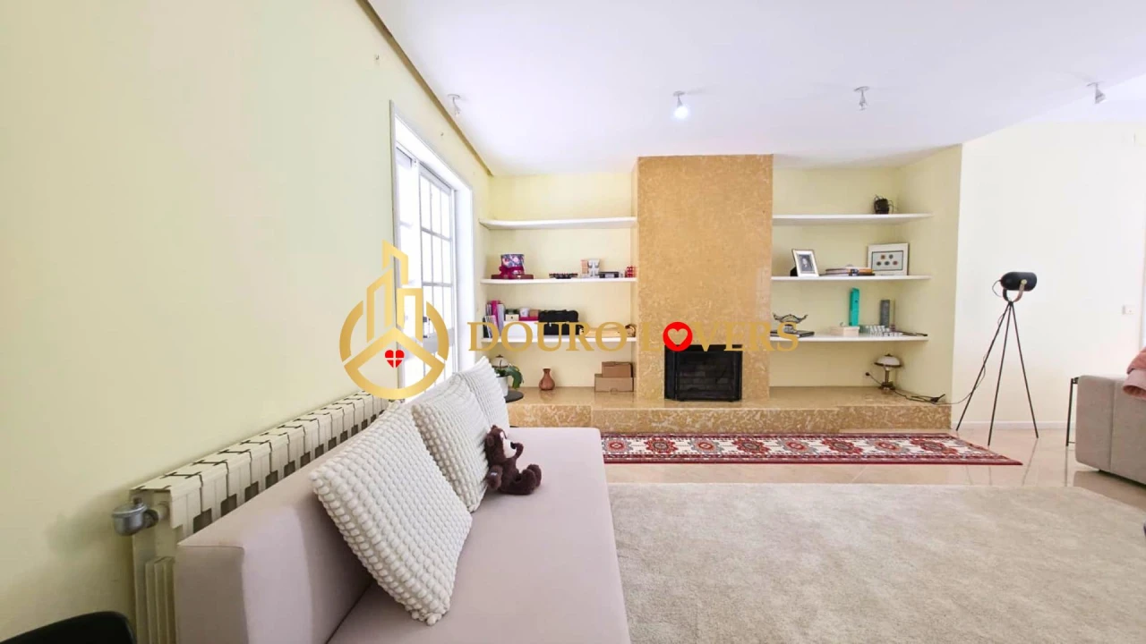 Moradia T6 para Venda em Arcozelo Foto 14