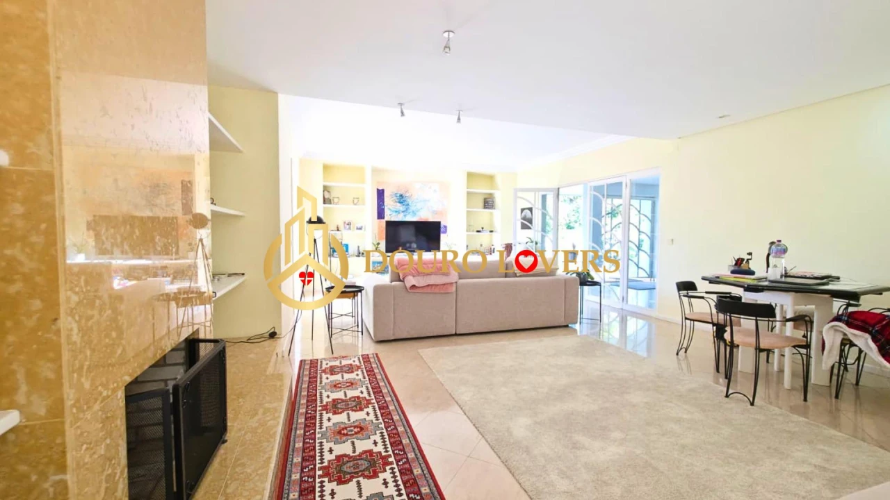 Moradia T6 para Venda em Arcozelo Foto 15