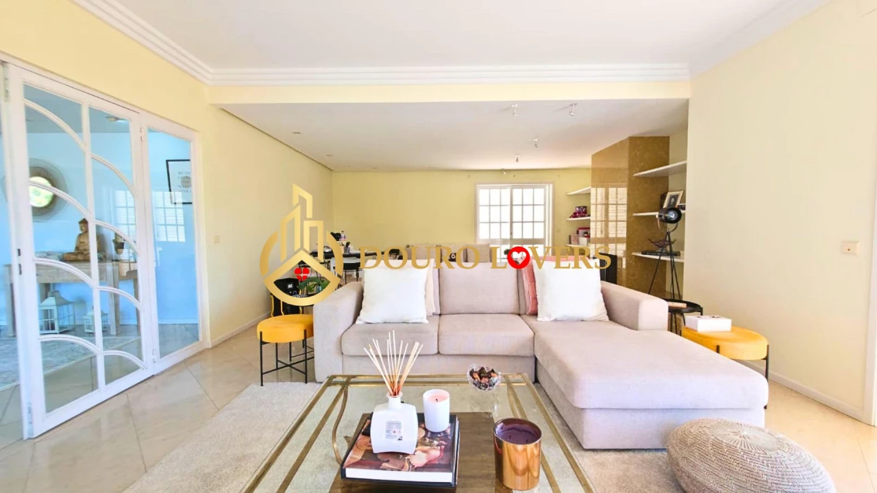 Moradia T6 para Venda em Arcozelo Foto 16