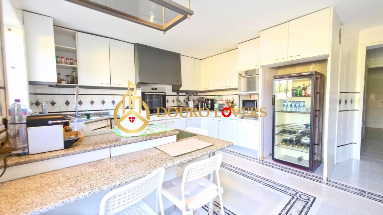 Moradia T6 para Venda em Arcozelo Foto 19