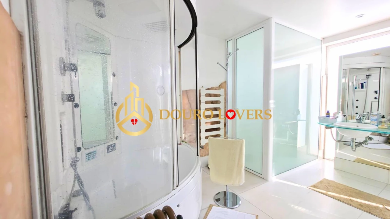 Moradia T6 para Venda em Arcozelo Foto 26