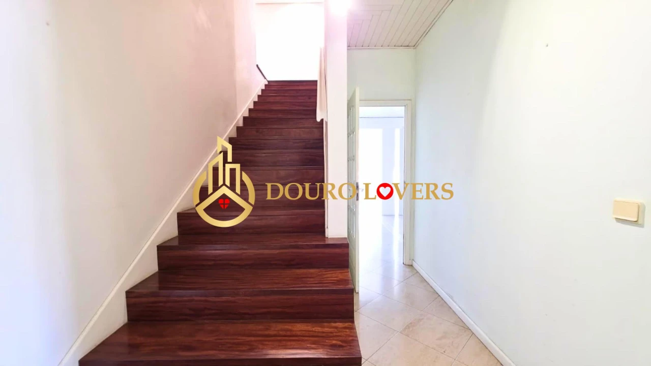 Moradia T6 para Venda em Arcozelo Foto 30