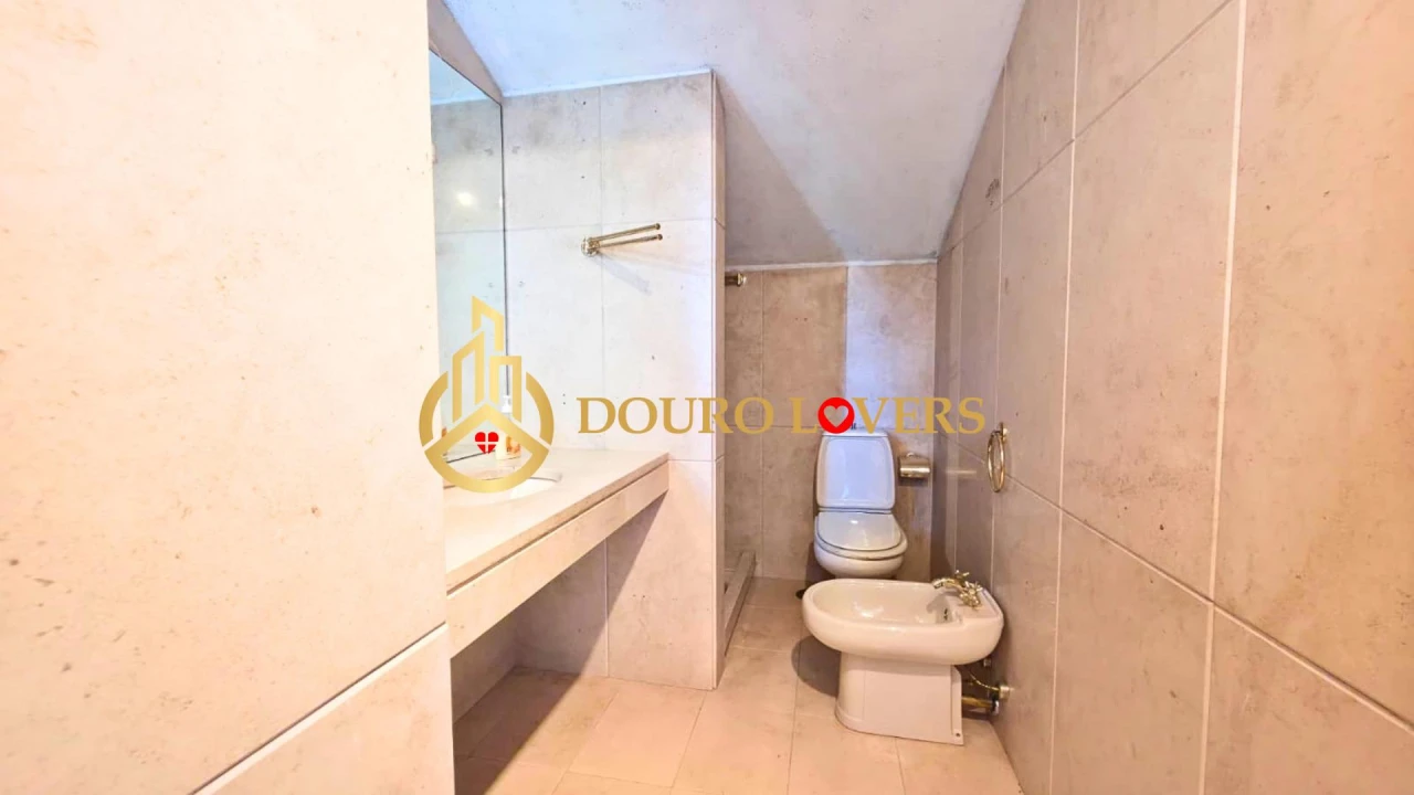 Moradia T6 para Venda em Arcozelo Foto 33