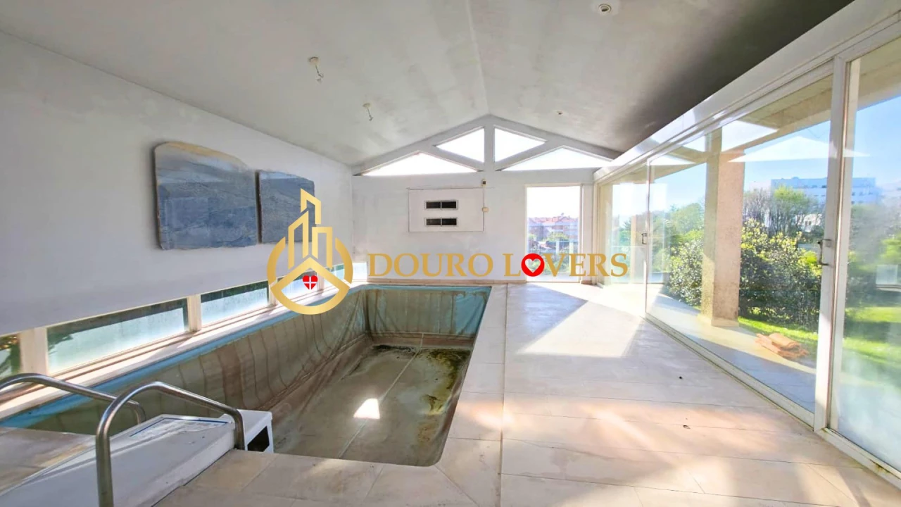 Moradia T6 para Venda em Arcozelo Foto 35