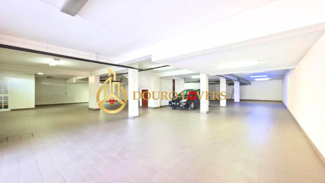 Moradia T6 para Venda em Arcozelo Foto 38