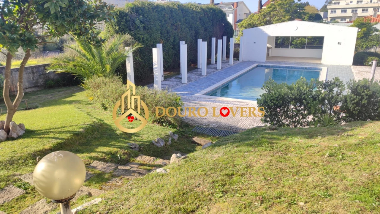 Moradia T6 para Venda em Arcozelo Foto 4