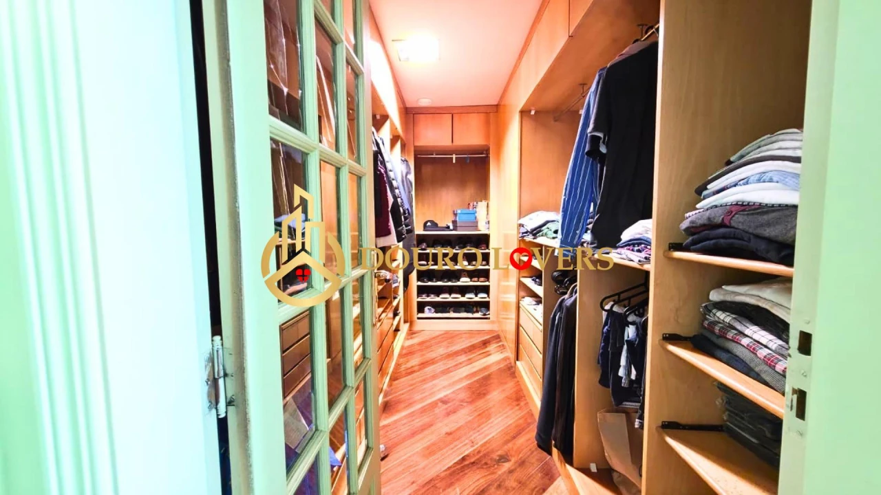 Moradia T6 para Venda em Arcozelo Foto 22