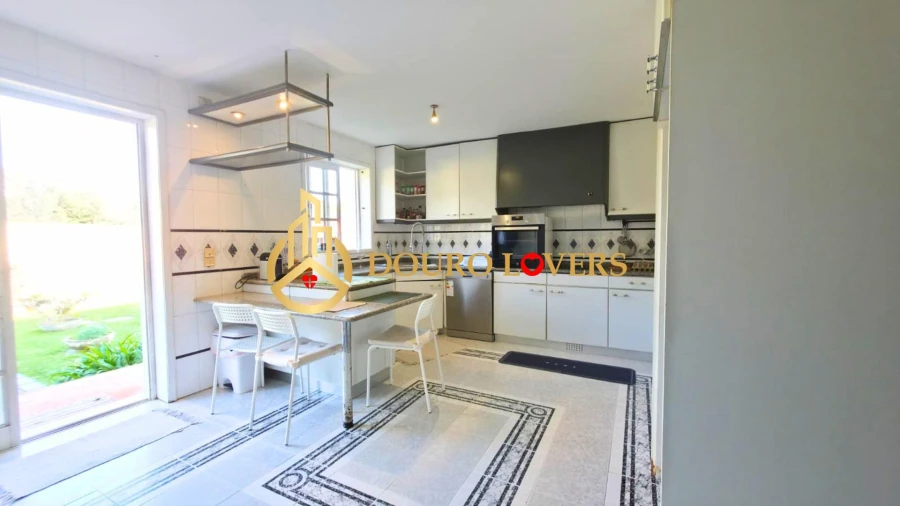 Moradia T6 para Venda em Arcozelo Foto 18