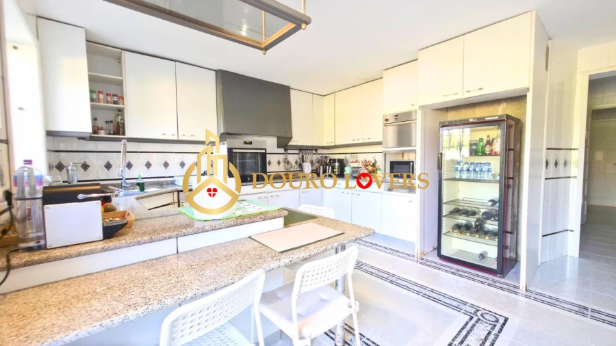 Moradia T6 para Venda em Arcozelo Foto 19