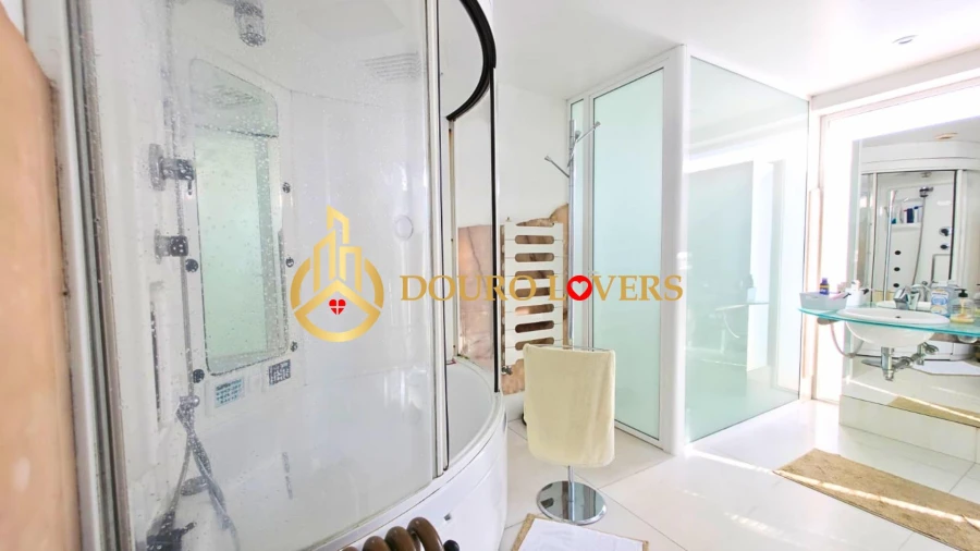 Moradia T6 para Venda em Arcozelo Foto 26