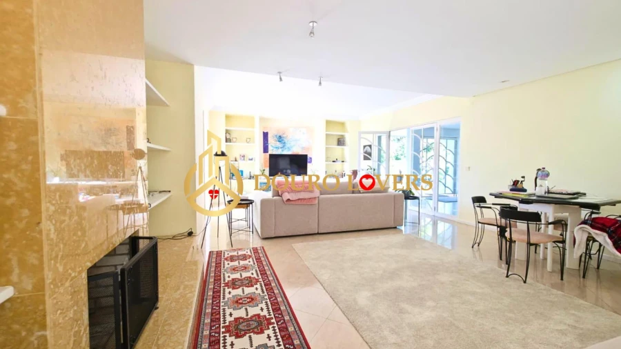 Moradia T6 para Venda em Arcozelo Foto 15