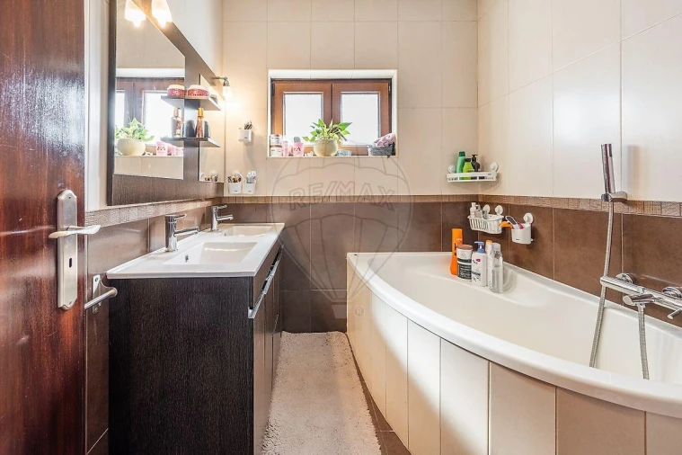 Moradia T4 para Venda em Lage Foto 27