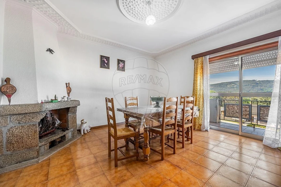 Apartamento T4 para Venda em Povoa de Lanhoso (N. Senhora do Amparo) Foto 1