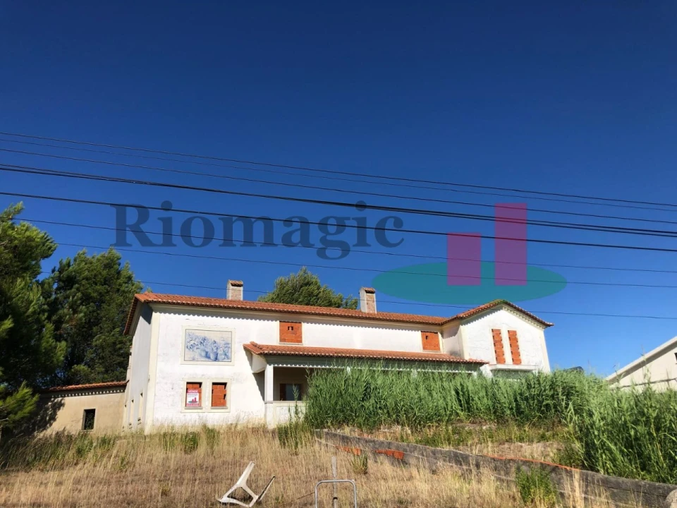 Moradia T7 para Venda em Vila Verde dos Francos Foto 1