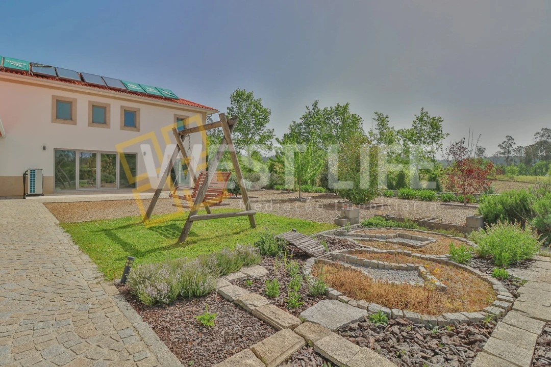 Moradia T5 para Venda em Santa Cruz da Trapa e São Cristóvão de Lafões Foto 3